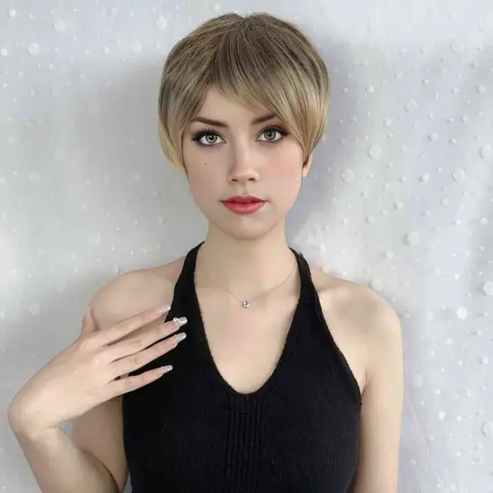 Perruque à la mode pour femmes avec frange inclinée oreilles exposées cheveux courts bandeau supérieur complet Style