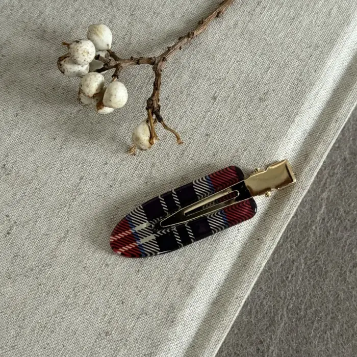 Pince à cheveux à carreaux avec nœud bordeaux
