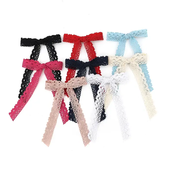 Bandeau plissé en dentelle avec nœud papillon