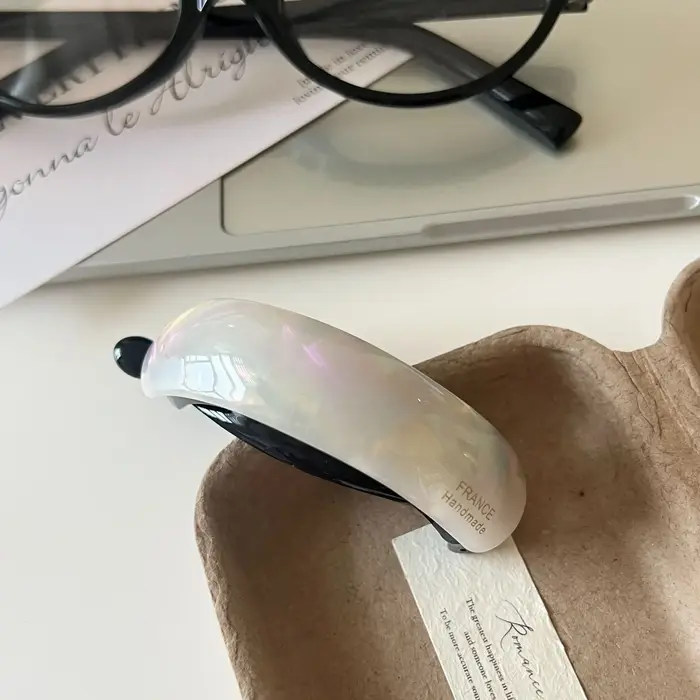 Pince banane en acétate