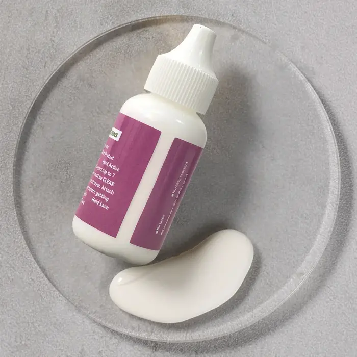 Colle pour perruque en dentelle - 1,3 oz, colle liquide imperméable pour perruques, colle invisible pour perruques, colle adhésive pour perruques à tenue forte et longue durée, colle blanche