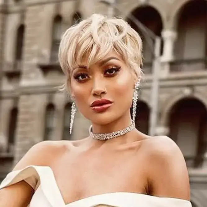 Perruques Pixie blondes platine pour dos femmes