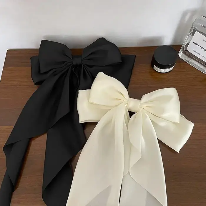 Pince à cheveux en satin solide pour filles