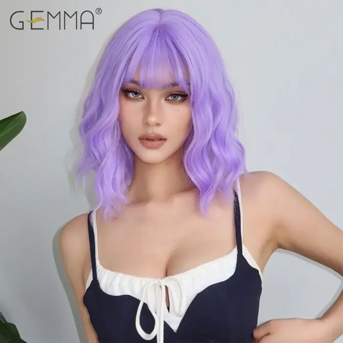 Perruque synthétique bouclée violette clair longue avec frange pour femmes, cheveux naturels courts 
