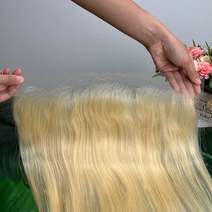 Frontale en dentelle invisible HD 13x6 # 613 cheveux humains droits colorés blonds pré-épilés nœuds