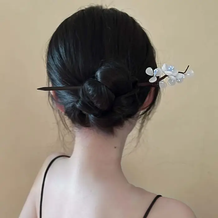 Épingles à cheveux à fleurs blanches