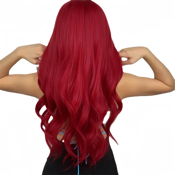 Perruque synthétique rouge avec partie centrale et cheveux longs ondulés. Convient aux fêtes quotidiennes et aux temps