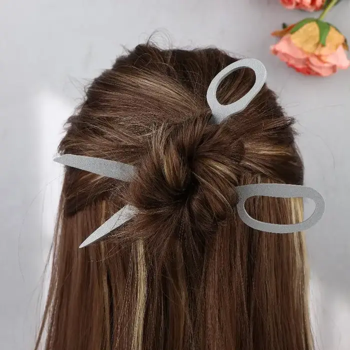 Épingles à cheveux en forme de ciseaux