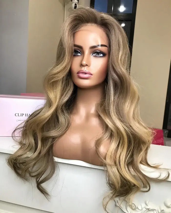 Perruque racines foncées Blonde marron Ombre ondulée Balayage dentelle avant