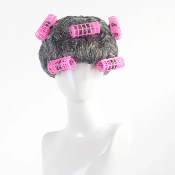 Perruque synthétique courte bouclée grise pour femme