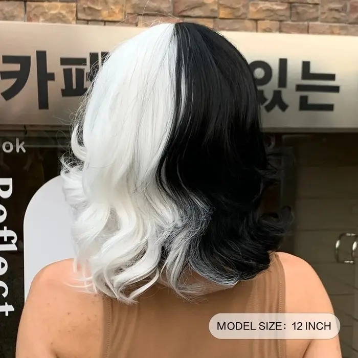 Cruella – cheveux mi-longs ondulés de couleur noir et blanc