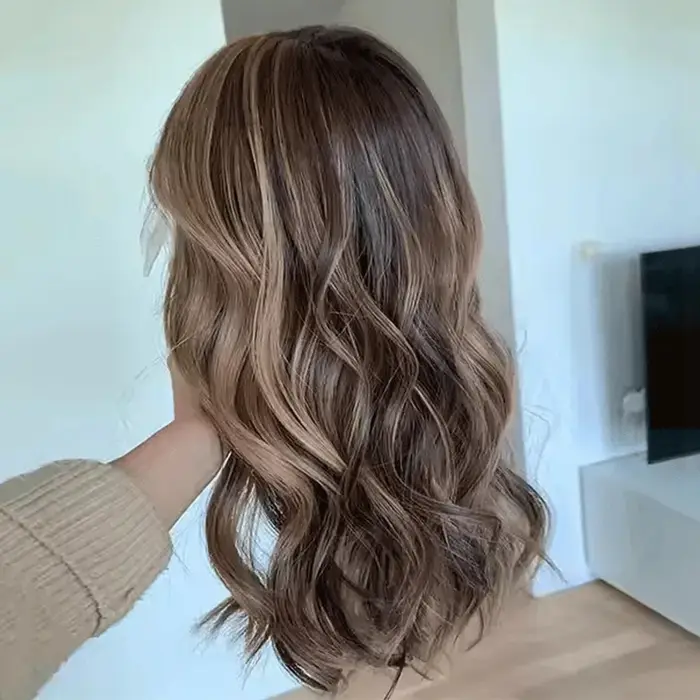 Perruque Lace Front Synthétique Transparente 13x4 Marron Foncé avec Mèches Blondes
