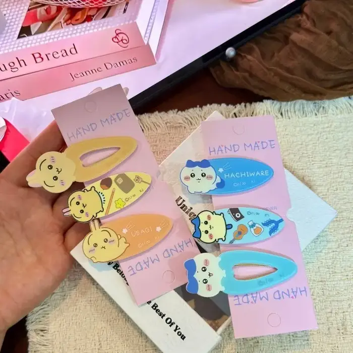 Pince à cheveux Chiikawa avec la petite