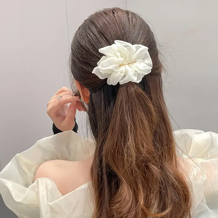 Pince à cheveux fleur en mousseline de soie pour femme
