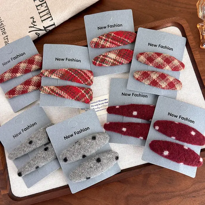 Barrette à cheveux en tissu écossais à pois rouges