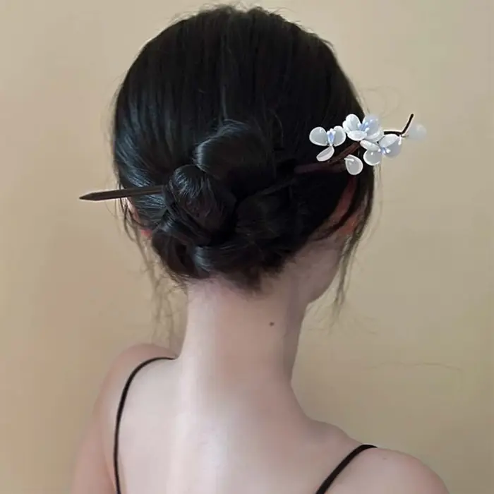 Épingles à cheveux à fleurs blanches