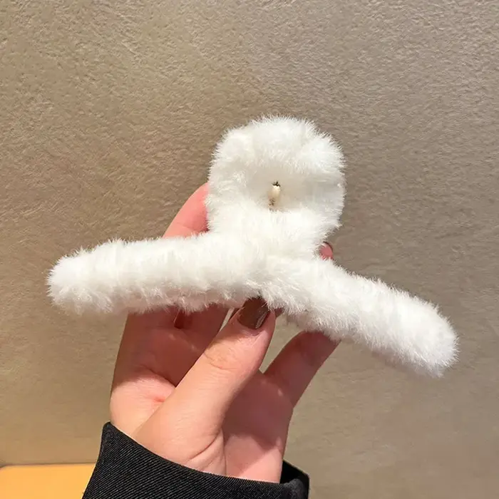 Nouveau hiver fausse fourrure griffe de cheveux pour les femmes élégant acrylique crabe Barrette épi