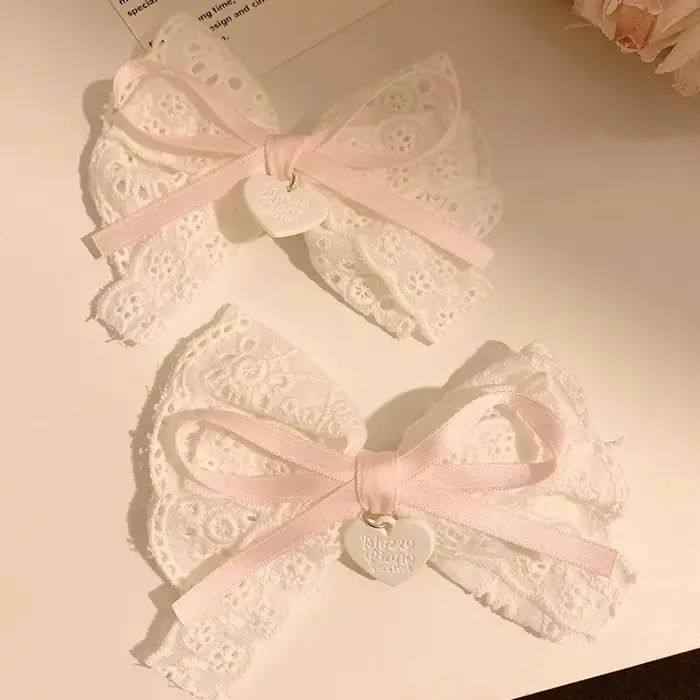 Épingle à cheveux en dentelle avec nœud blanc
