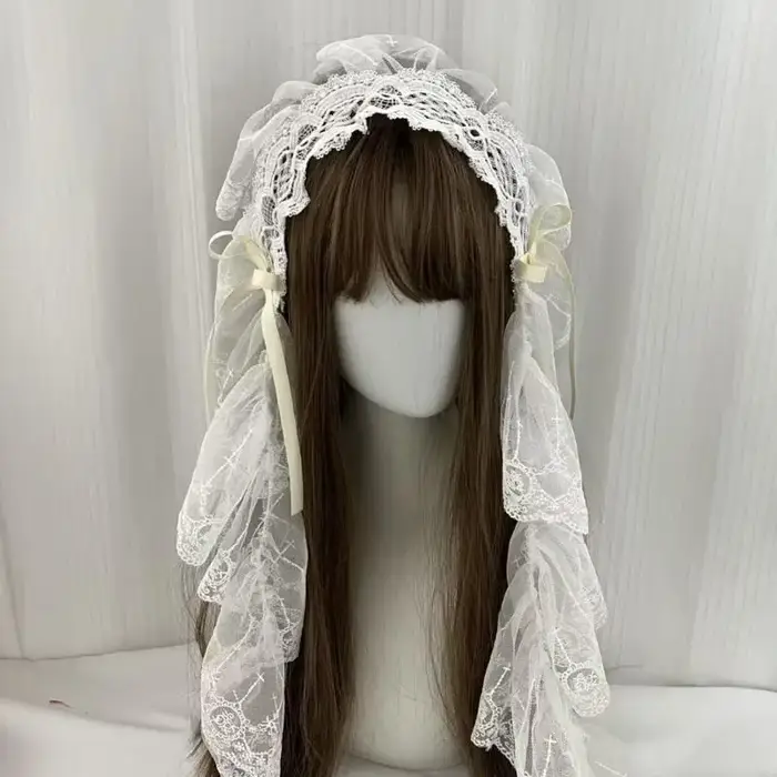 Postiche gothique élégant en dentelle