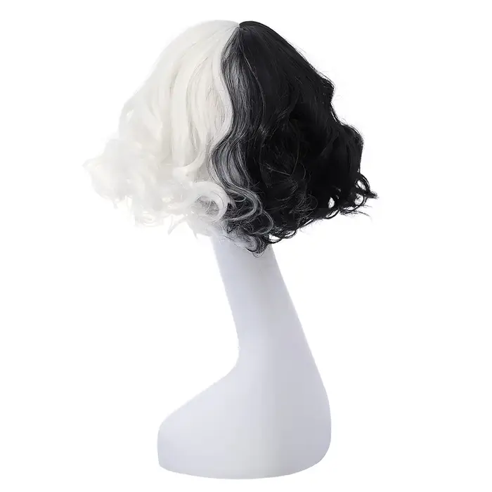 Perruques noires et blanches pour femmes
