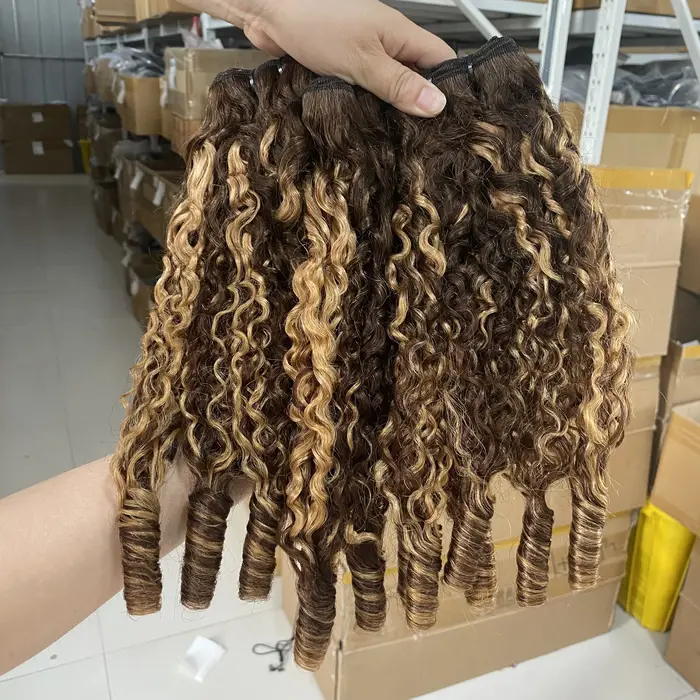 Extensions de cheveux humains bouclés birmans P4/27, mèches blond miel 12A, cheveux vierges vietnamiens, boucles Pixie