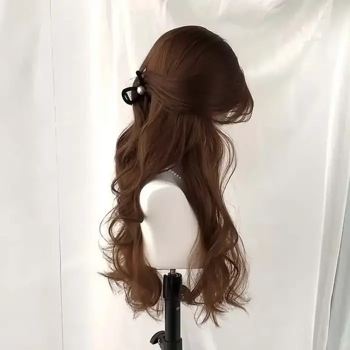 Perruque marron miel Une femme