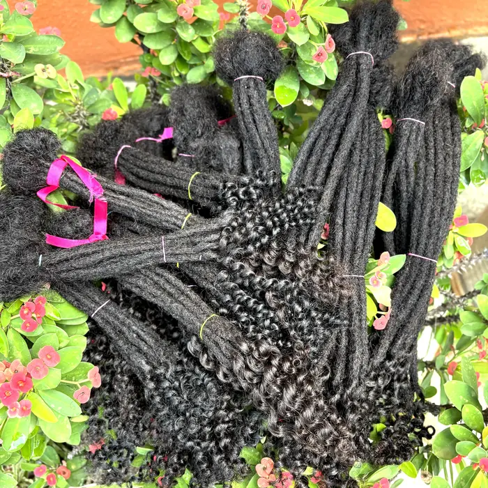 50 brins 8-14 pouces Extension Loc naturelle cheveux humains avec extrémités bouclées 100%