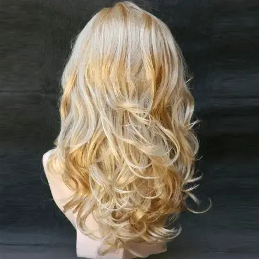 WHIMSICAL W – perruque synthétique longue ondulée mixte Blonde