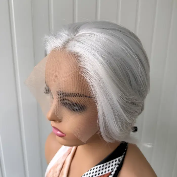 Perruque synthétique courte coupe Pixie gris argent pour femme