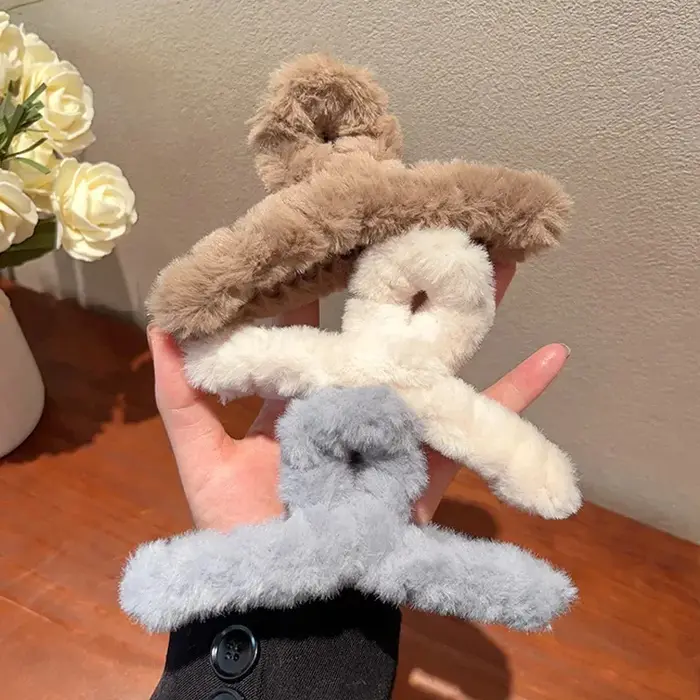 Nouveau hiver fausse fourrure griffe de cheveux pour les femmes élégant acrylique crabe Barrette épingle