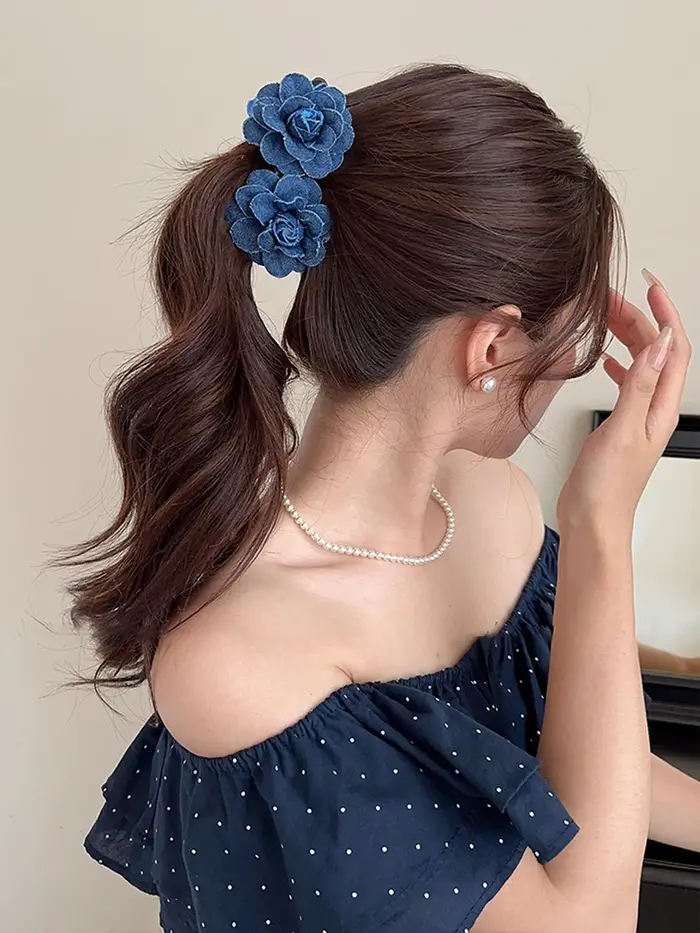 Clip banane en denim bleu rétro haut de gamme, fleur de rose, adapté à la fabrication d'un chignon o