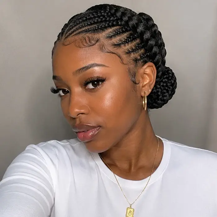 Perruque tressée africaine avec cornrows et double chignon jumbo
