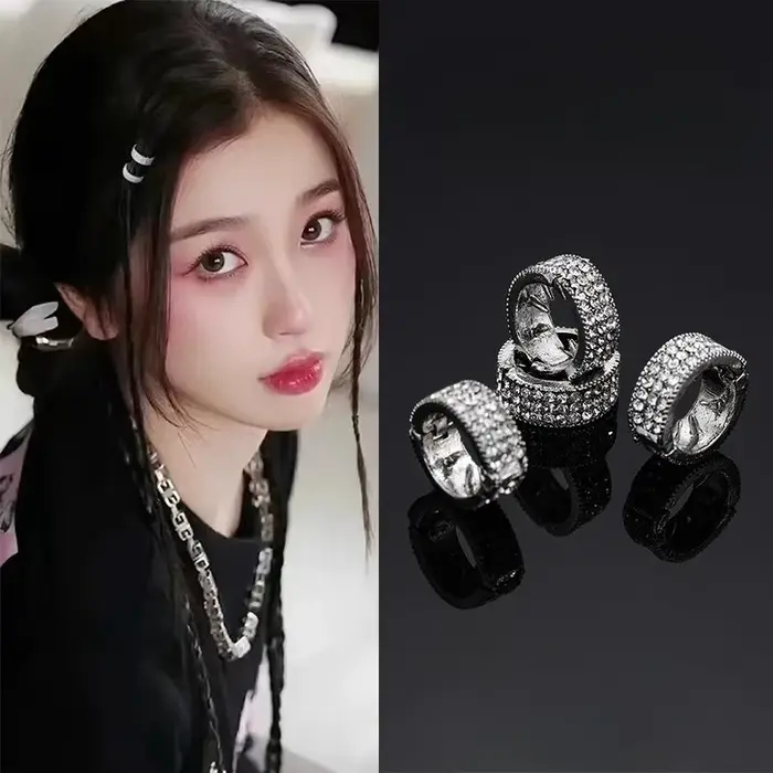 Petite pince à cheveux en strass