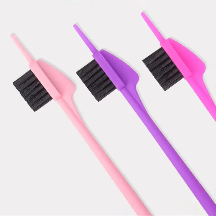 Brosse de coiffure pour le modelage des bords