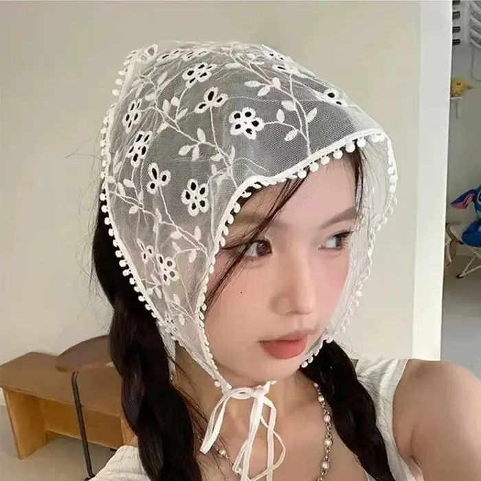 Foulard triangulaire en dentelle pour femmes