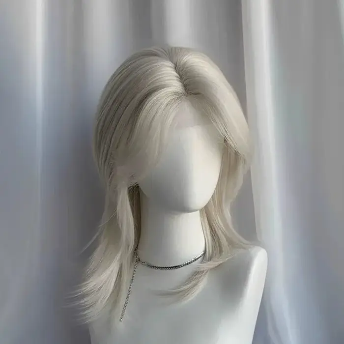 Perruque Lace Front Coupe Wolf Cut - Cheveux Courts Bouclés pour Cosplay Anime avec Frange - Postich