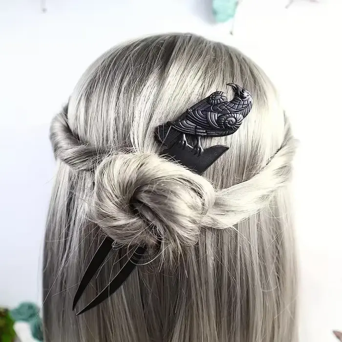 1 épingle à cheveux vintage (avec décoration corbeau viking)