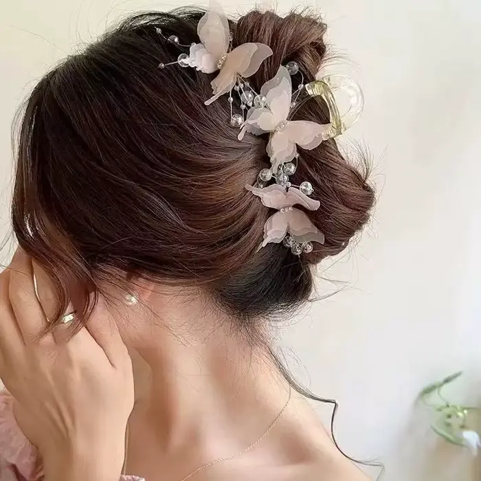 Pince à griffes papillon transparente bleu clair/rose |   Pince à cheveux Fairycore en perles et str