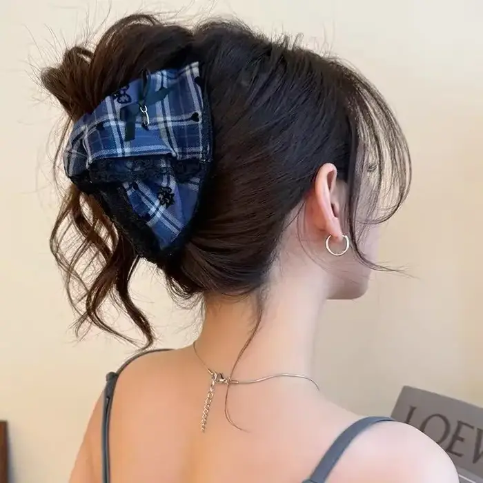 Pince à cheveux avec nœud à carreaux pour femmes