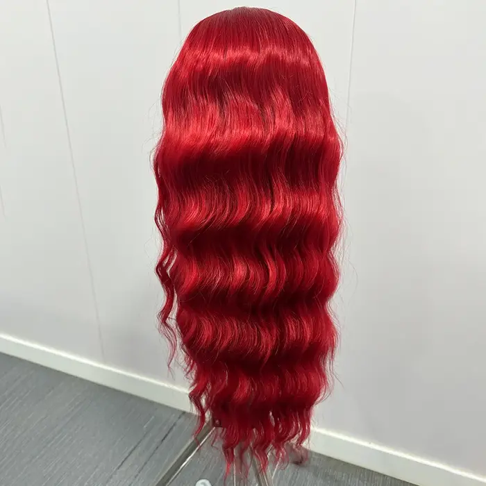 Perruque rouge bouclée et ample