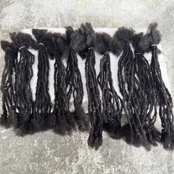 Sisterlocks imbriqués à la main