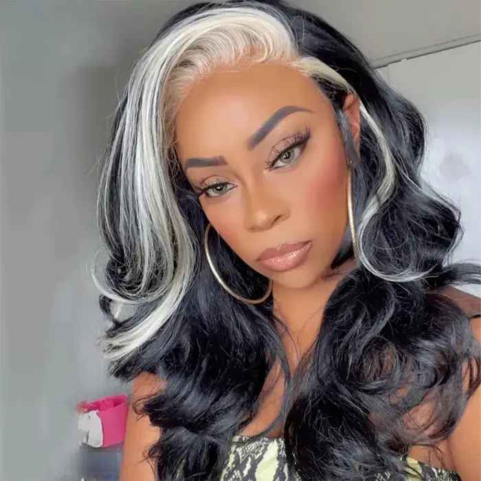 Perruque Lace Frontal Wig synthétique Body Wave blanche à reflets noirs, 13x4 HD, haute qualité, rés