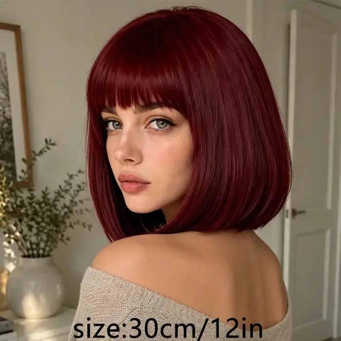 Perruque bob bordeaux, 12 pouces, franges soignées, extrémités lisses et droites, perruque synthétique courte pour femmes, pour un style quotidien.