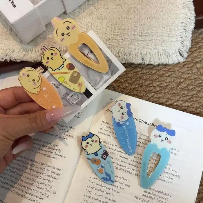 Pince à cheveux Chiikawa avec la petite pince à cheveux en forme de huit Uzachi, un accessoire migno