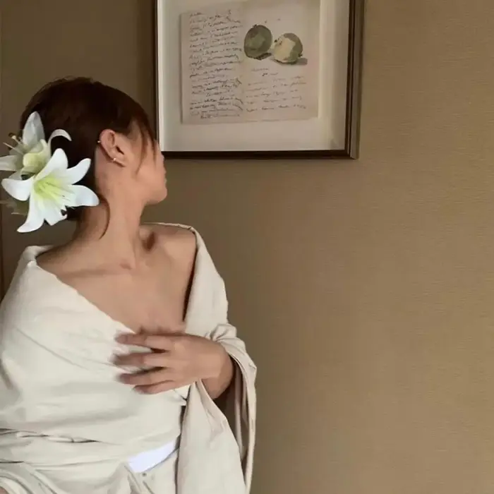 Pince à cheveux fleur de lilium pour femme
