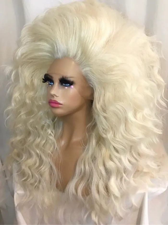 Perruque synthétique longue blonde avec dentelle HD 13x4 pour Drag Queen, cosplay et fêtes – Perruque glamour