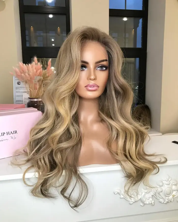 Perruque racines foncées Blonde marron Ombre ondulée Balayage dentelle avant