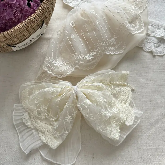 Pince à cheveux en dentelle avec nœud