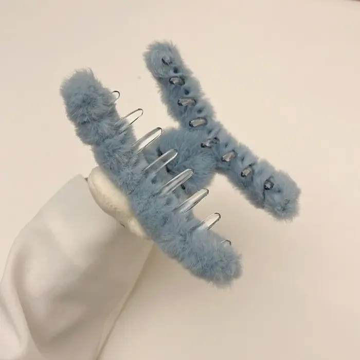 Pince à cheveux en peluche pour l'hiver