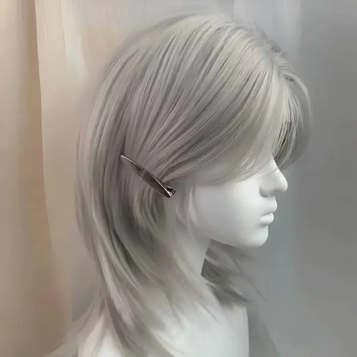 Lolita perruque synthétique front dentelle queue de loup cheveux courts bouclés argent gris superpos